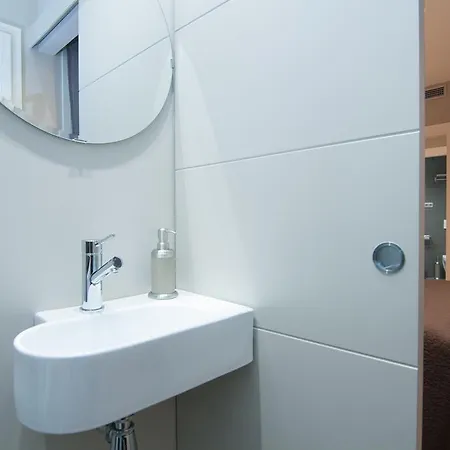 Montaber Apartments - Sagrada Familia Apartment