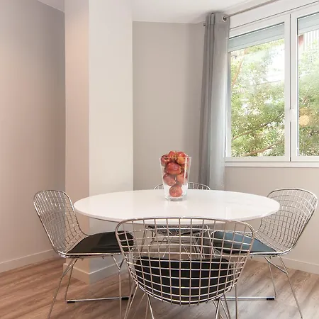 Montaber - Sagrada Familia Apartman